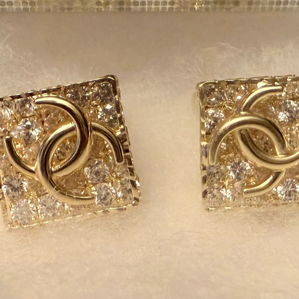 Chic Gold and Silver Crystal Earrings - Picture 3 of 3